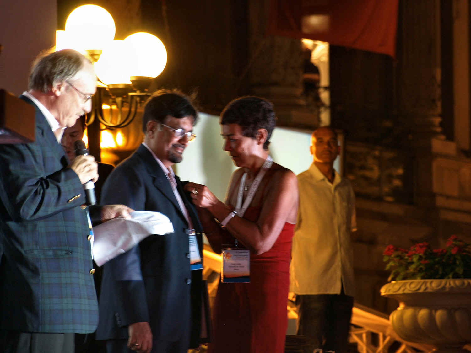 IAPR Banquet_041s.jpg (388995 bytes)