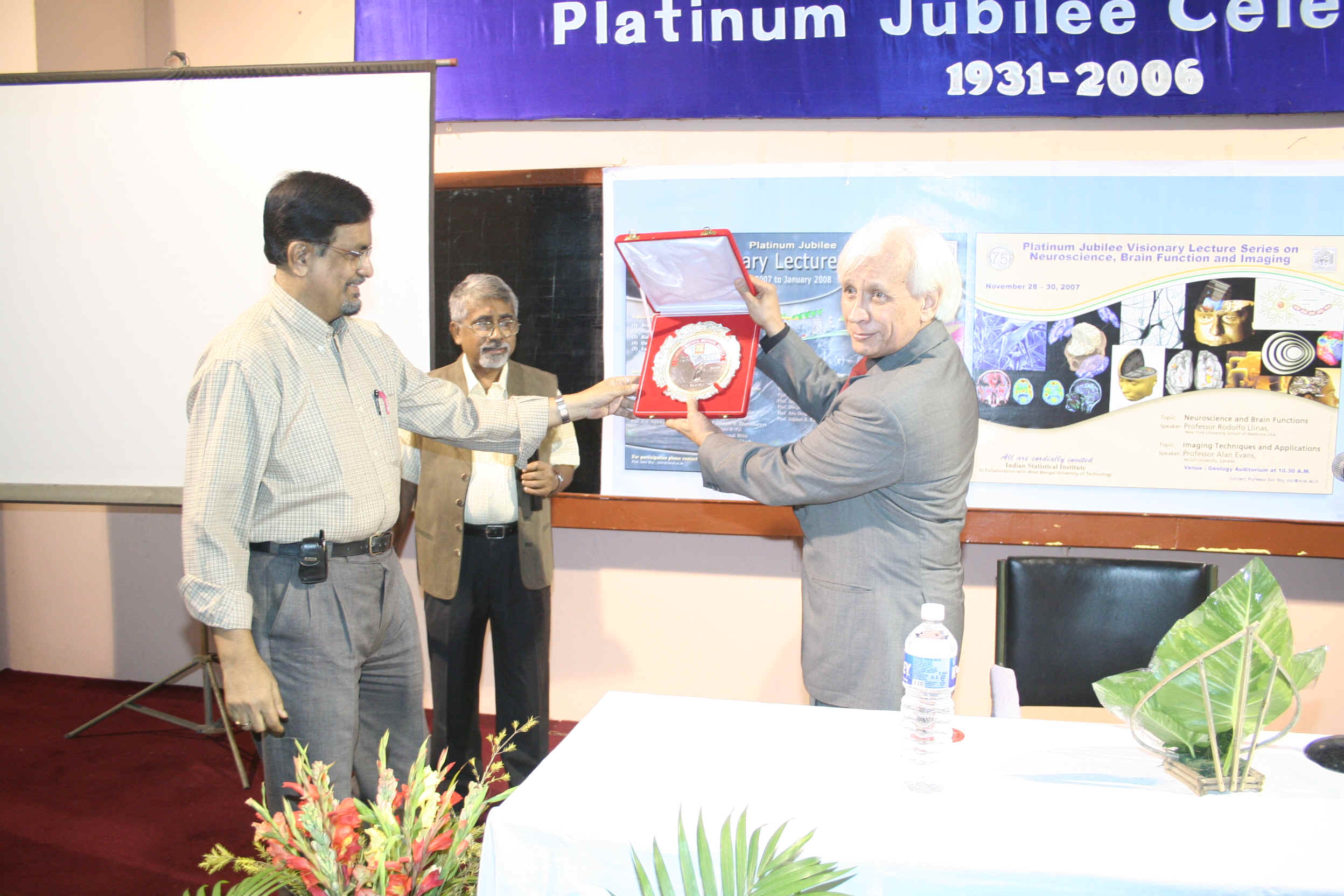 IMG_9873.JPG (1900887 bytes)