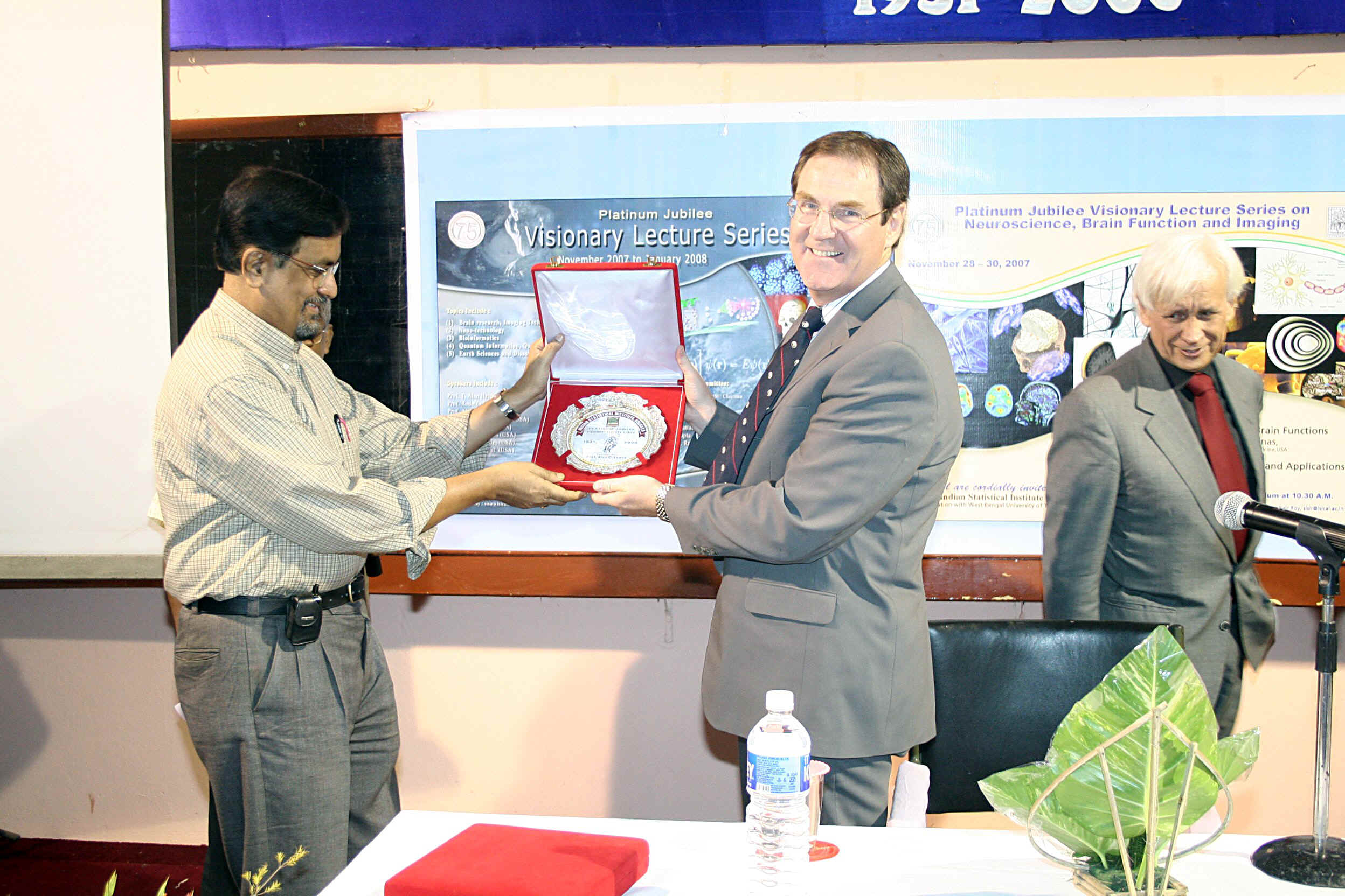 IMG_9879.JPG (774329 bytes)